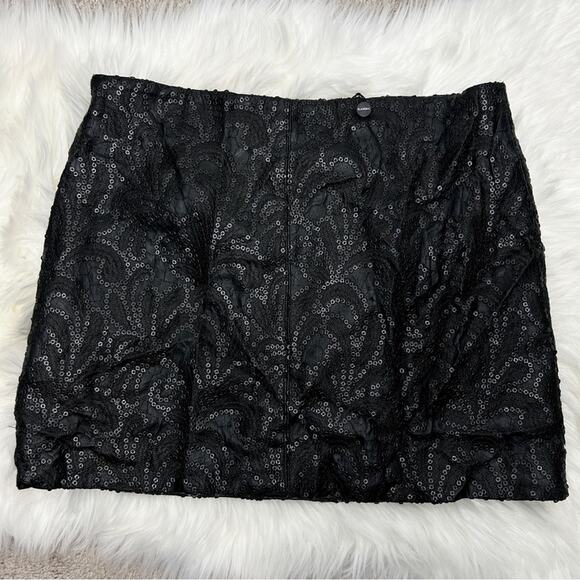 BLANK NYC Sequin Mini Skirt Womens Size 30 Black Vegan Faux Leather Embroidered - Picture 2 of 8